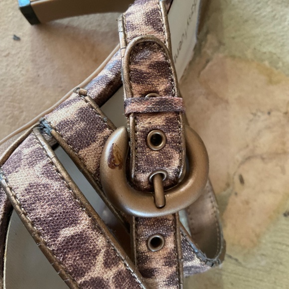 Daisy Fuentes leopard print heels,8. - Picture 9 of 11